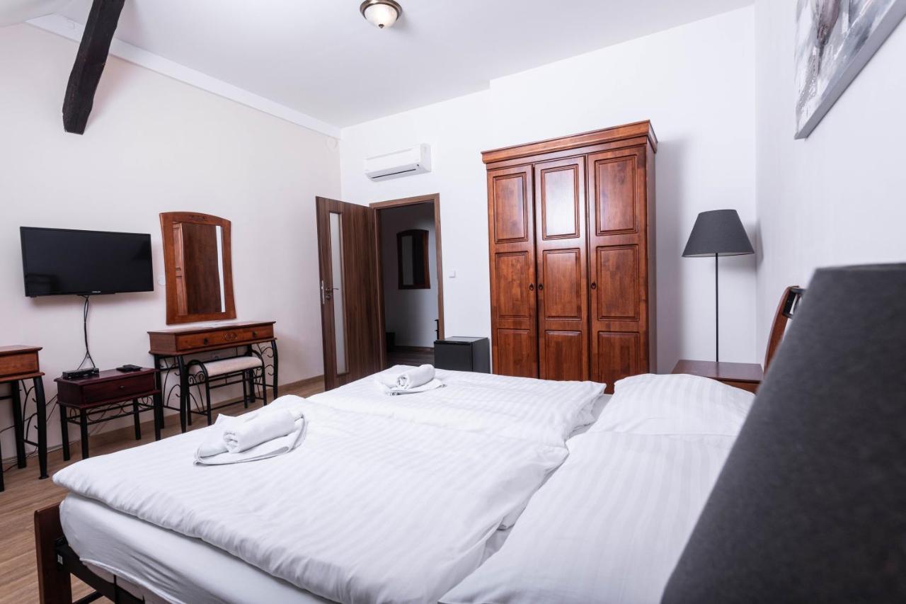 Penzion Královské lázně Poděbrady Exterior foto